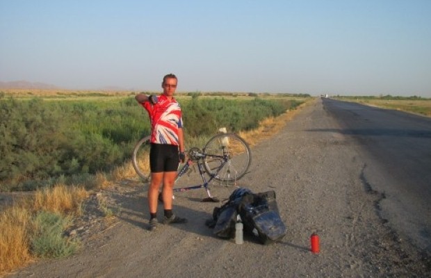 Hitching in Turkmenistan (photo: Peter & Christine Helliwell)