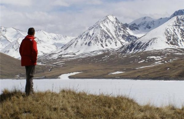 Spectacular mountain scenery on Kyrgyzstan horse trek (photo: Natasha von Geldern)