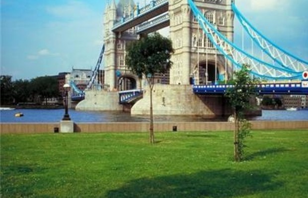 Stay on the river Thames for a cheaper Jubilee break  