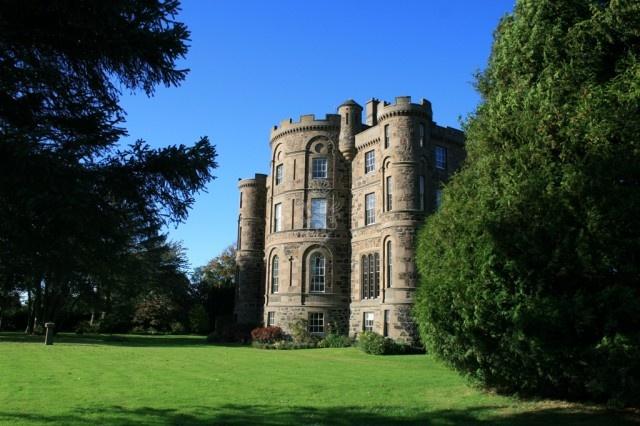 Castle holidays in Angus, Perthshire and Fife