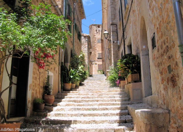 Majestic castles and ruins to be seen on Majorca holidays 